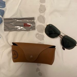 Ray Ban Aviator Sunglasses With Case and cleaning rag Unopened!